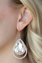 Laden Sie das Bild in den Galerie-Viewer, Paparazzi Famous - Gold Earrings - Bauble and Bling Boutique 