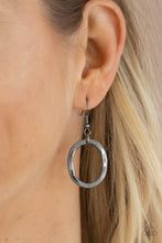 Laden Sie das Bild in den Galerie-Viewer, HAUTE-ly Contested - Black