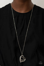 Cargar imagen en el visor de la galería, A Mothers Heart - White