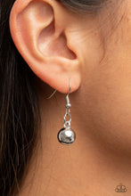 Laden Sie das Bild in den Galerie-Viewer, A Clean Sweep - Silver